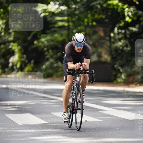 14.09.2025 - Stadtparktriathlon Michael Burmester http://msf.ph/oto/8915291 14.09.2025 12:53:59 Radfahren 1324, 1350, 1360, 1382 meine-sportfotos.de