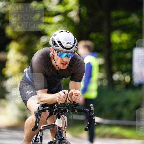 14.09.2025 - Stadtparktriathlon Michael Burmester http://msf.ph/oto/8915292 14.09.2025 12:54:00 Radfahren 1324, 1350, 1360, 1382 meine-sportfotos.de