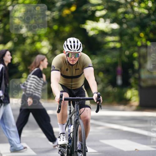14.09.2025 - Stadtparktriathlon Michael Burmester http://msf.ph/oto/8915348 14.09.2025 12:55:33 Radfahren 1357, 1387, 1394, 1397 meine-sportfotos.de
