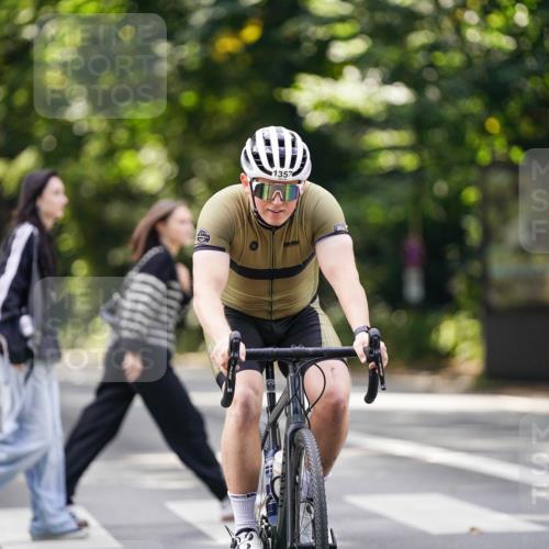 14.09.2025 - Stadtparktriathlon Michael Burmester http://msf.ph/oto/8915349 14.09.2025 12:55:33 Radfahren 1357, 1387, 1394, 1397 meine-sportfotos.de