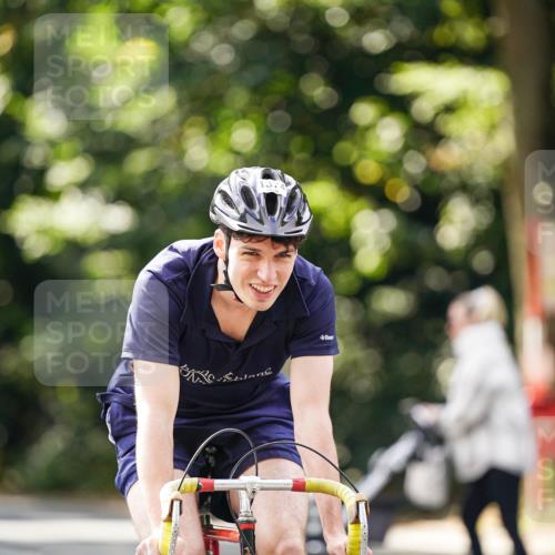 14.09.2025 - Stadtparktriathlon Michael Burmester http://msf.ph/oto/8915363 14.09.2025 12:56:08 Radfahren 1352, 1355, 1374, 1389 meine-sportfotos.de