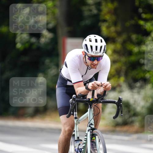 14.09.2025 - Stadtparktriathlon Michael Burmester http://msf.ph/oto/8915505 14.09.2025 12:59:25 Radfahren 1345, 1381, 1430, 1444 meine-sportfotos.de