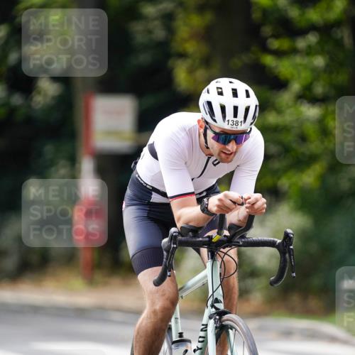 14.09.2025 - Stadtparktriathlon Michael Burmester http://msf.ph/oto/8915506 14.09.2025 12:59:26 Radfahren 1345, 1381, 1430, 1444 meine-sportfotos.de