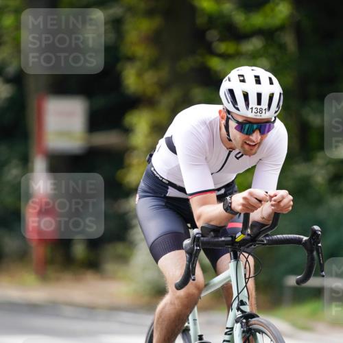 14.09.2025 - Stadtparktriathlon Michael Burmester http://msf.ph/oto/8915507 14.09.2025 12:59:26 Radfahren 1345, 1381, 1430, 1444 meine-sportfotos.de