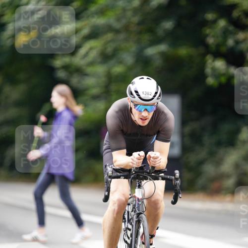 14.09.2025 - Stadtparktriathlon Michael Burmester http://msf.ph/oto/8915583 14.09.2025 13:00:43 Radfahren 1228, 1325, 1382 meine-sportfotos.de