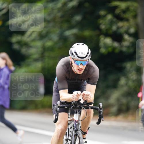 14.09.2025 - Stadtparktriathlon Michael Burmester http://msf.ph/oto/8915584 14.09.2025 13:00:43 Radfahren 1228, 1325, 1382 meine-sportfotos.de