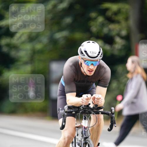 14.09.2025 - Stadtparktriathlon Michael Burmester http://msf.ph/oto/8915585 14.09.2025 13:00:44 Radfahren 1228, 1325, 1382 meine-sportfotos.de