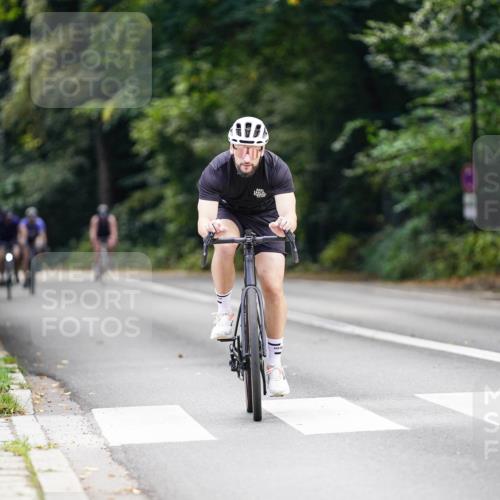 14.09.2025 - Stadtparktriathlon Michael Burmester http://msf.ph/oto/8915586 14.09.2025 13:00:51 Radfahren 1518 meine-sportfotos.de