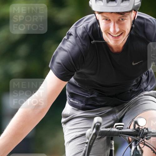 14.09.2025 - Stadtparktriathlon Michael Burmester http://msf.ph/oto/8915672 14.09.2025 13:02:08 Radfahren 1501, 1514 meine-sportfotos.de