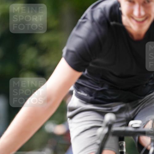 14.09.2025 - Stadtparktriathlon Michael Burmester http://msf.ph/oto/8915673 14.09.2025 13:02:08 Radfahren 1501, 1514 meine-sportfotos.de