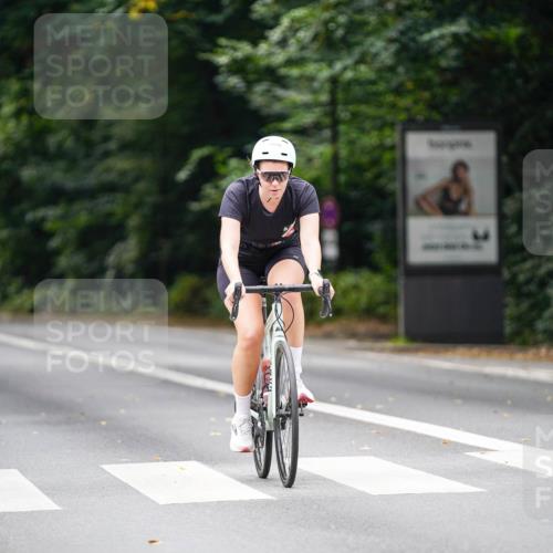 14.09.2025 - Stadtparktriathlon Michael Burmester http://msf.ph/oto/8915842 14.09.2025 13:06:50 Radfahren 1442, 1446 meine-sportfotos.de