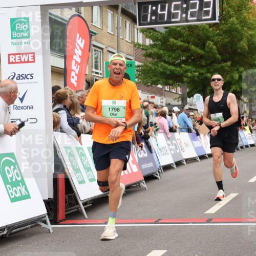 21.09.2025 - PSD Bank Halbmarathon Strokosch-Dieckow http://msf.ph/oto/8917643 21.09.2025 11:44:47 Ziel 1798, 2303, 2308, 2351 meine-sportfotos.de
