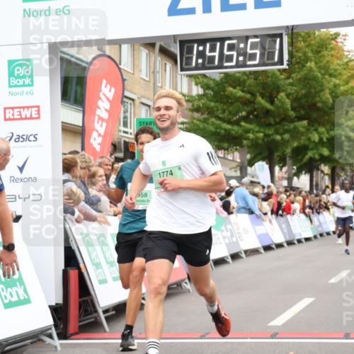 21.09.2025 - PSD Bank Halbmarathon Strokosch-Dieckow http://msf.ph/oto/8917740 21.09.2025 11:45:14 Ziel 1722, 1728, 1774, 1958, 2171, 3925 meine-sportfotos.de