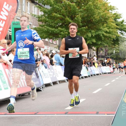 21.09.2025 - PSD Bank Halbmarathon Strokosch-Dieckow http://msf.ph/oto/8917858 21.09.2025 11:45:38 Ziel 1023, 1041, 2139, 2143, 2939 meine-sportfotos.de