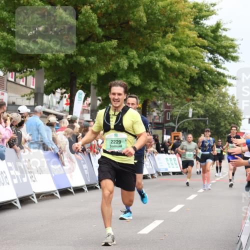 21.09.2025 - PSD Bank Halbmarathon Strokosch-Dieckow http://msf.ph/oto/8917967 21.09.2025 11:46:12 Ziel 2141, 2229, 2235 meine-sportfotos.de