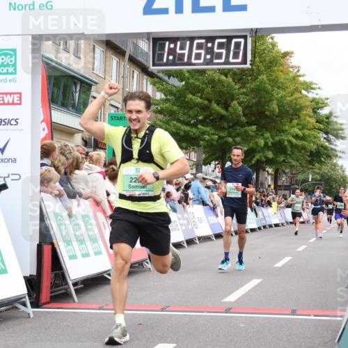 21.09.2025 - PSD Bank Halbmarathon Strokosch-Dieckow http://msf.ph/oto/8917975 21.09.2025 11:46:13 Ziel 2141, 2229, 2235 meine-sportfotos.de