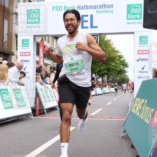 21.09.2025 - PSD Bank Halbmarathon Strokosch-Dieckow http://msf.ph/oto/8918105 21.09.2025 11:46:40 Ziel 1321, 1583, 2791, 2919 meine-sportfotos.de