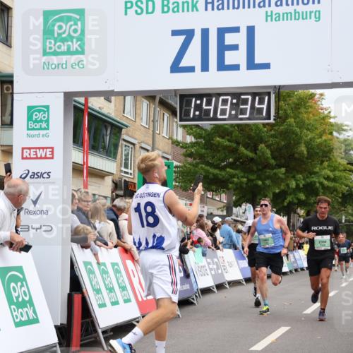 21.09.2025 - PSD Bank Halbmarathon Strokosch-Dieckow http://msf.ph/oto/8918413 21.09.2025 11:47:58 Ziel 1962, 2193, 2394 meine-sportfotos.de