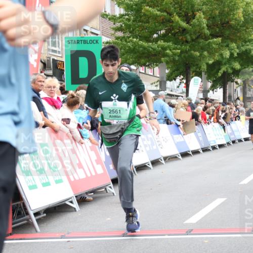 21.09.2025 - PSD Bank Halbmarathon Strokosch-Dieckow http://msf.ph/oto/8918604 21.09.2025 11:48:38 Ziel 1234, 1942, 2551, 2561, 3288 meine-sportfotos.de