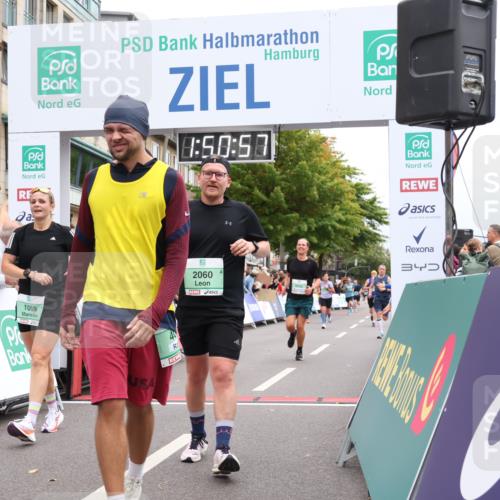 21.09.2025 - PSD Bank Halbmarathon Strokosch-Dieckow http://msf.ph/oto/8919116 21.09.2025 11:50:20 Ziel 1059, 2060, 2334, 2387, 2414, 2455, 3932, 4002 meine-sportfotos.de