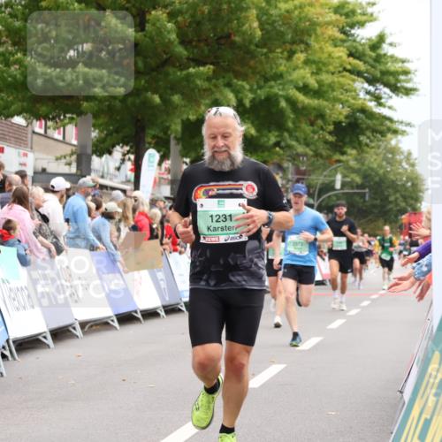 21.09.2025 - PSD Bank Halbmarathon Strokosch-Dieckow http://msf.ph/oto/8919206 21.09.2025 11:50:38 Ziel 1231, 2571, 2572, 3937 meine-sportfotos.de