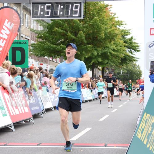 21.09.2025 - PSD Bank Halbmarathon Strokosch-Dieckow http://msf.ph/oto/8919226 21.09.2025 11:50:42 Ziel 1231, 2572, 2811, 3937 meine-sportfotos.de