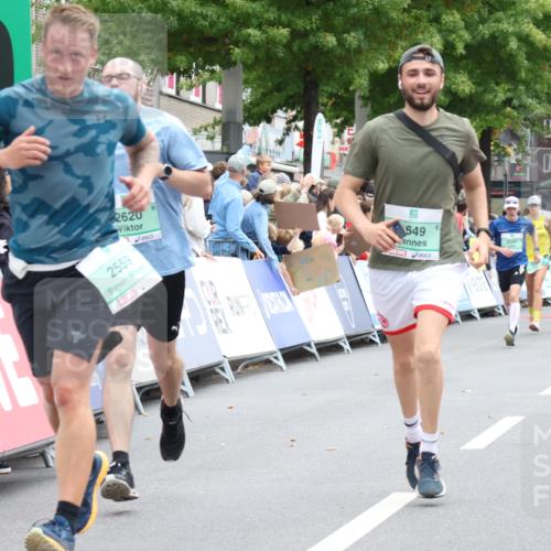 21.09.2025 - PSD Bank Halbmarathon Strokosch-Dieckow http://msf.ph/oto/8919322 21.09.2025 11:51:00 Ziel 2177, 2256, 2298, 2559, 2620, 2750, 3649, 3935 meine-sportfotos.de