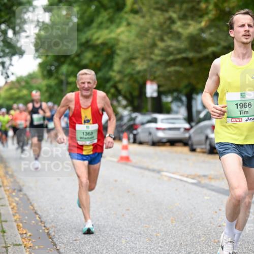 21.09.2025 - PSD Bank Halbmarathon Dr. Thomas Lammeyer http://msf.ph/oto/8919368 21.09.2025 10:37:27 Laufen 1363, 1966 meine-sportfotos.de