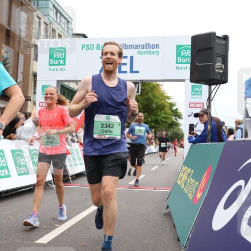 21.09.2025 - PSD Bank Halbmarathon Strokosch-Dieckow http://msf.ph/oto/8919384 21.09.2025 11:51:15 Ziel 1003, 1039, 1640, 1720, 2114, 2342, 2358, 2437, 2444, 2633, 2662, 3529, 3927 meine-sportfotos.de