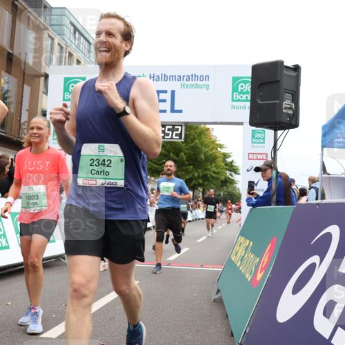 21.09.2025 - PSD Bank Halbmarathon Strokosch-Dieckow http://msf.ph/oto/8919387 21.09.2025 11:51:15 Ziel 1003, 1039, 1640, 1720, 2114, 2342, 2358, 2437, 2444, 2633, 2662, 3529, 3927 meine-sportfotos.de