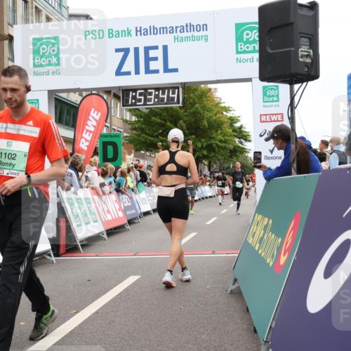 21.09.2025 - PSD Bank Halbmarathon Strokosch-Dieckow http://msf.ph/oto/8919778 21.09.2025 11:53:07 Ziel 1102, 1298, 1647, 2228, 2301, 2305, 2339, 2404, 3967 meine-sportfotos.de