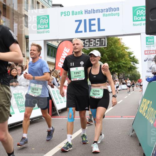 21.09.2025 - PSD Bank Halbmarathon Strokosch-Dieckow http://msf.ph/oto/8919834 21.09.2025 11:53:20 Ziel 1297, 2219, 2254, 2374, 2427, 2459, 2515, 2757, 2813, 2861 meine-sportfotos.de