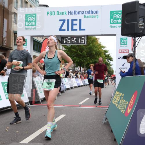 21.09.2025 - PSD Bank Halbmarathon Strokosch-Dieckow http://msf.ph/oto/8919908 21.09.2025 11:53:37 Ziel 1254, 1366, 1770, 2246, 2309, 2552, 2588, 2625, 2876, 2947, 3919, 4050 meine-sportfotos.de