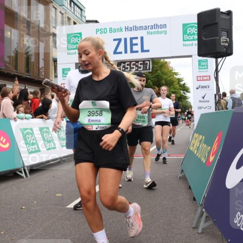 21.09.2025 - PSD Bank Halbmarathon Strokosch-Dieckow http://msf.ph/oto/8920532 21.09.2025 11:55:20 Ziel 1078, 1528, 1814, 2067, 2275, 2348, 2435, 2500, 2568, 2646, 2690, 2952, 3270, 3958, 3968, 4033 meine-sportfotos.de
