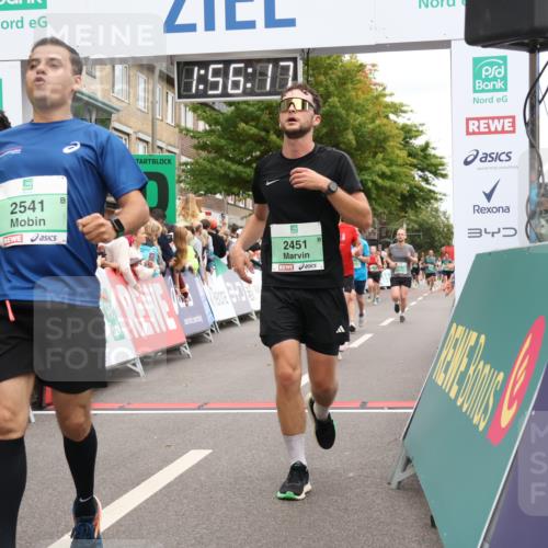 21.09.2025 - PSD Bank Halbmarathon Strokosch-Dieckow http://msf.ph/oto/8920629 21.09.2025 11:55:40 Ziel 1543, 1796, 2451, 2541, 2673, 2680, 2815, 2862, 2936, 3942, 3979, 4052 meine-sportfotos.de