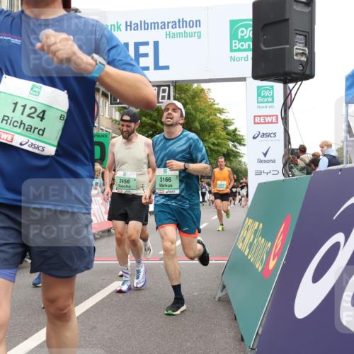 21.09.2025 - PSD Bank Halbmarathon Strokosch-Dieckow http://msf.ph/oto/8920732 21.09.2025 11:56:01 Ziel 1124, 1273, 1536, 1568, 2210, 2218, 2399, 2456, 2488, 2636, 2642, 2678, 2901, 3166, 3959 meine-sportfotos.de