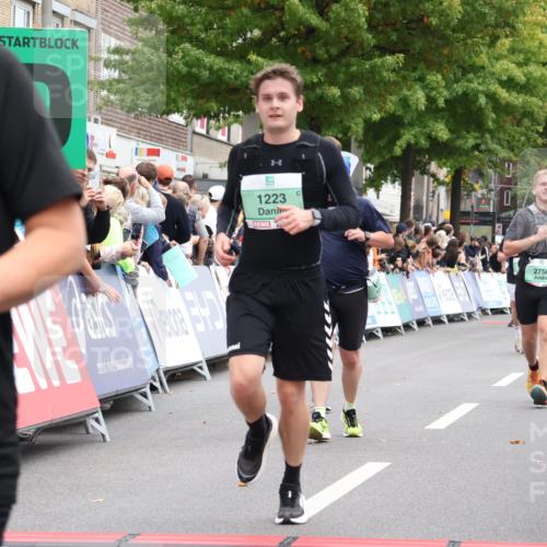 21.09.2025 - PSD Bank Halbmarathon Strokosch-Dieckow http://msf.ph/oto/8921107 21.09.2025 11:57:36 Ziel 1223, 2319, 2592, 2598, 2756, 3945, 4059, 4061 meine-sportfotos.de