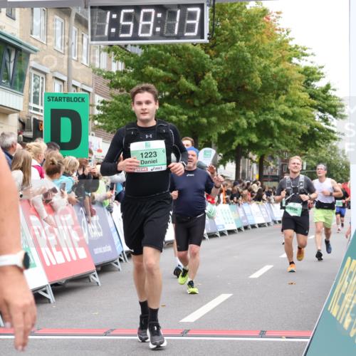 21.09.2025 - PSD Bank Halbmarathon Strokosch-Dieckow http://msf.ph/oto/8921110 21.09.2025 11:57:36 Ziel 1223, 2319, 2592, 2598, 2756, 3945, 4059, 4061 meine-sportfotos.de