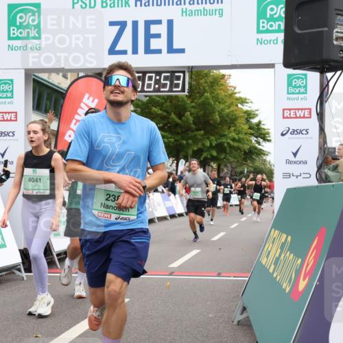 21.09.2025 - PSD Bank Halbmarathon Strokosch-Dieckow http://msf.ph/oto/8921376 21.09.2025 11:58:17 Ziel 1028, 1444, 1696, 2381, 2389, 2491, 2619, 2627, 2740, 2910, 3510, 4041 meine-sportfotos.de