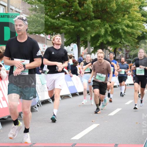 21.09.2025 - PSD Bank Halbmarathon Strokosch-Dieckow http://msf.ph/oto/8921538 21.09.2025 11:58:35 Ziel 1197, 1275, 1276, 1322, 1610, 2289, 2343, 2637, 2832, 2858, 3032, 3092, 3099, 3314, 3960, 4044 meine-sportfotos.de