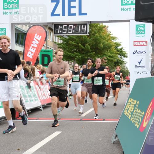 21.09.2025 - PSD Bank Halbmarathon Strokosch-Dieckow http://msf.ph/oto/8921567 21.09.2025 11:58:37 Ziel 1197, 1275, 1276, 1322, 1610, 2289, 2324, 2343, 2637, 2826, 2832, 2858, 2961, 3032, 3092, 3099, 3170, 3314, 3960, 4044 meine-sportfotos.de