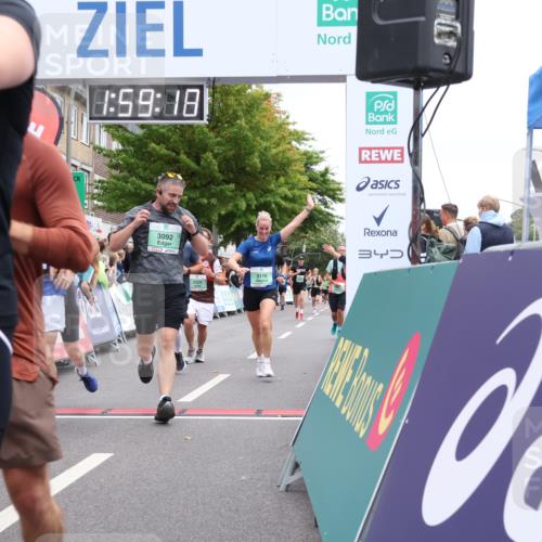 21.09.2025 - PSD Bank Halbmarathon Strokosch-Dieckow http://msf.ph/oto/8921604 21.09.2025 11:58:40 Ziel 1197, 1275, 1276, 1610, 2289, 2324, 2343, 2622, 2637, 2826, 2832, 2858, 2961, 3032, 3092, 3099, 3170, 3314, 3960, 4044 meine-sportfotos.de