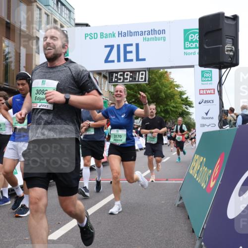 21.09.2025 - PSD Bank Halbmarathon Strokosch-Dieckow http://msf.ph/oto/8921632 21.09.2025 11:58:42 Ziel 1197, 1275, 1276, 1610, 2289, 2324, 2622, 2826, 2832, 2858, 2961, 3032, 3092, 3099, 3170, 3314, 3960, 4044 meine-sportfotos.de
