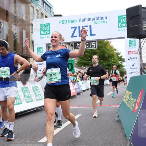 21.09.2025 - PSD Bank Halbmarathon Strokosch-Dieckow http://msf.ph/oto/8921644 21.09.2025 11:58:42 Ziel 1197, 1275, 1276, 1610, 2289, 2324, 2622, 2826, 2832, 2858, 2961, 3032, 3092, 3099, 3170, 3314, 3960, 4044 meine-sportfotos.de