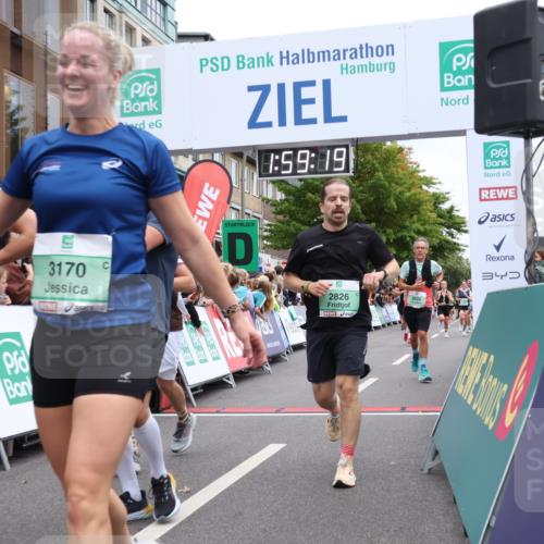 21.09.2025 - PSD Bank Halbmarathon Strokosch-Dieckow http://msf.ph/oto/8921650 21.09.2025 11:58:43 Ziel 1107, 1197, 1275, 1276, 1610, 2289, 2324, 2482, 2622, 2826, 2832, 2858, 2961, 3032, 3092, 3099, 3170, 3301, 3314, 3960, 4044 meine-sportfotos.de