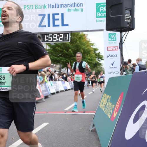21.09.2025 - PSD Bank Halbmarathon Strokosch-Dieckow http://msf.ph/oto/8921667 21.09.2025 11:58:44 Ziel 1107, 1197, 1275, 1276, 1610, 2289, 2324, 2482, 2622, 2826, 2832, 2858, 2961, 3032, 3092, 3099, 3170, 3301, 3314, 3521, 4044 meine-sportfotos.de