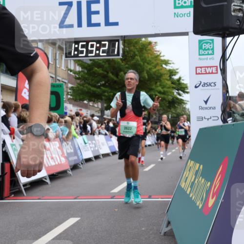 21.09.2025 - PSD Bank Halbmarathon Strokosch-Dieckow http://msf.ph/oto/8921672 21.09.2025 11:58:44 Ziel 1107, 1197, 1275, 1276, 1610, 2289, 2324, 2482, 2622, 2826, 2832, 2858, 2961, 3032, 3092, 3099, 3170, 3301, 3314, 3521, 4044 meine-sportfotos.de