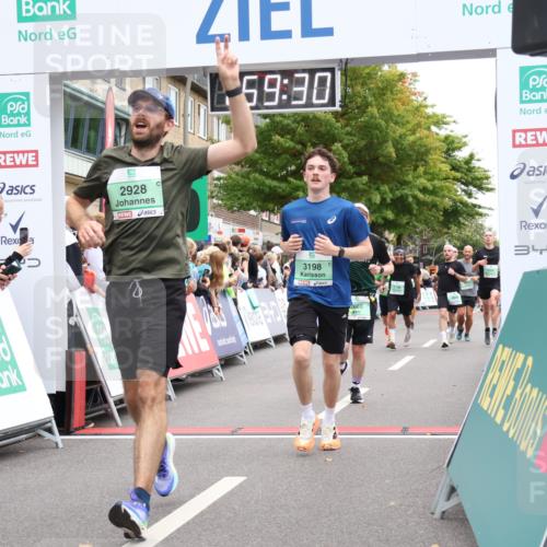 21.09.2025 - PSD Bank Halbmarathon Strokosch-Dieckow http://msf.ph/oto/8921790 21.09.2025 11:58:53 Ziel 1107, 1128, 1521, 1532, 2482, 2543, 2660, 2928, 3198, 3301, 3356, 3521, 3936 meine-sportfotos.de