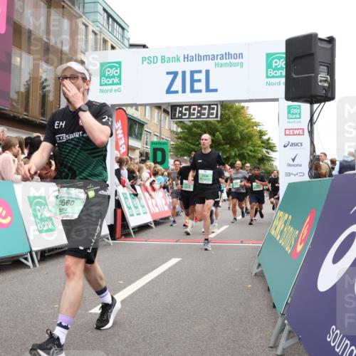 21.09.2025 - PSD Bank Halbmarathon Strokosch-Dieckow http://msf.ph/oto/8921819 21.09.2025 11:58:56 Ziel 1122, 1128, 1338, 1521, 1531, 1532, 2306, 2543, 2660, 2870, 2928, 3198, 3356, 3521, 3936 meine-sportfotos.de
