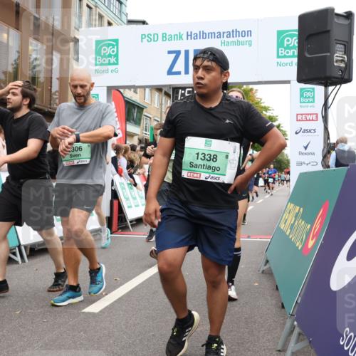21.09.2025 - PSD Bank Halbmarathon Strokosch-Dieckow http://msf.ph/oto/8921868 21.09.2025 11:59:02 Ziel 1122, 1128, 1338, 1531, 1532, 2306, 2344, 2371, 2436, 2543, 2590, 2594, 2604, 2660, 2870, 3356, 3542, 3936 meine-sportfotos.de